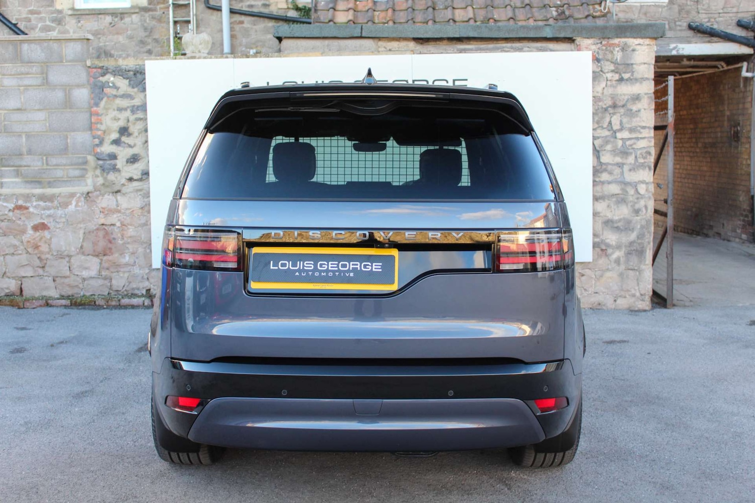 Used Land Rover Discovery 2025 for sale - 76642982: Photo 3