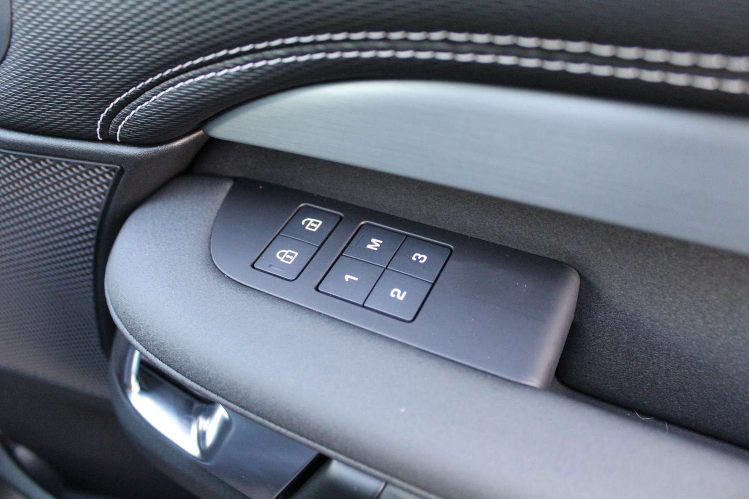 Used Land Rover Discovery 2025 for sale - 76642982: Photo 38