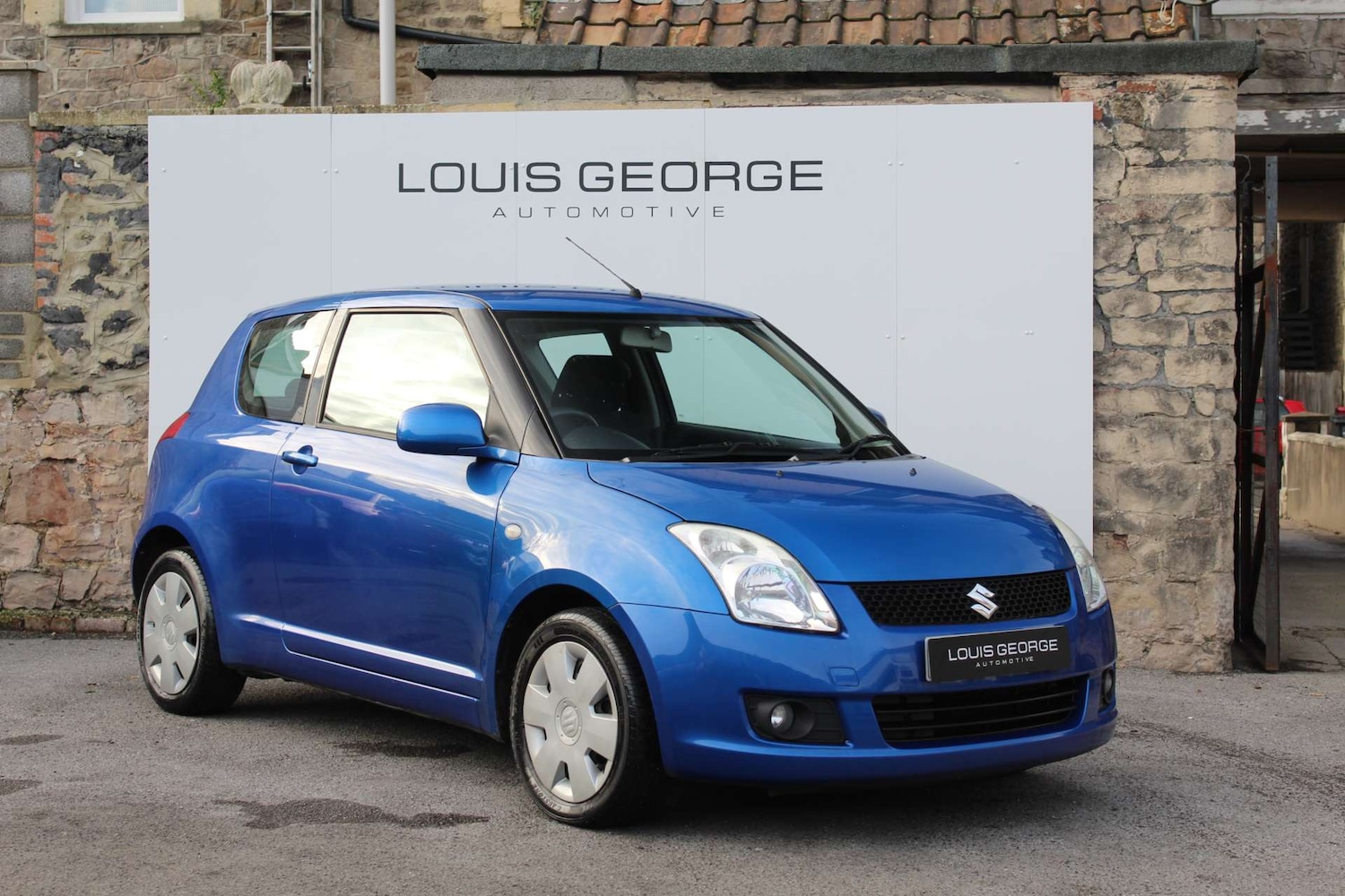Used Suzuki Swift 2010 for sale - 76709143: Photo 1