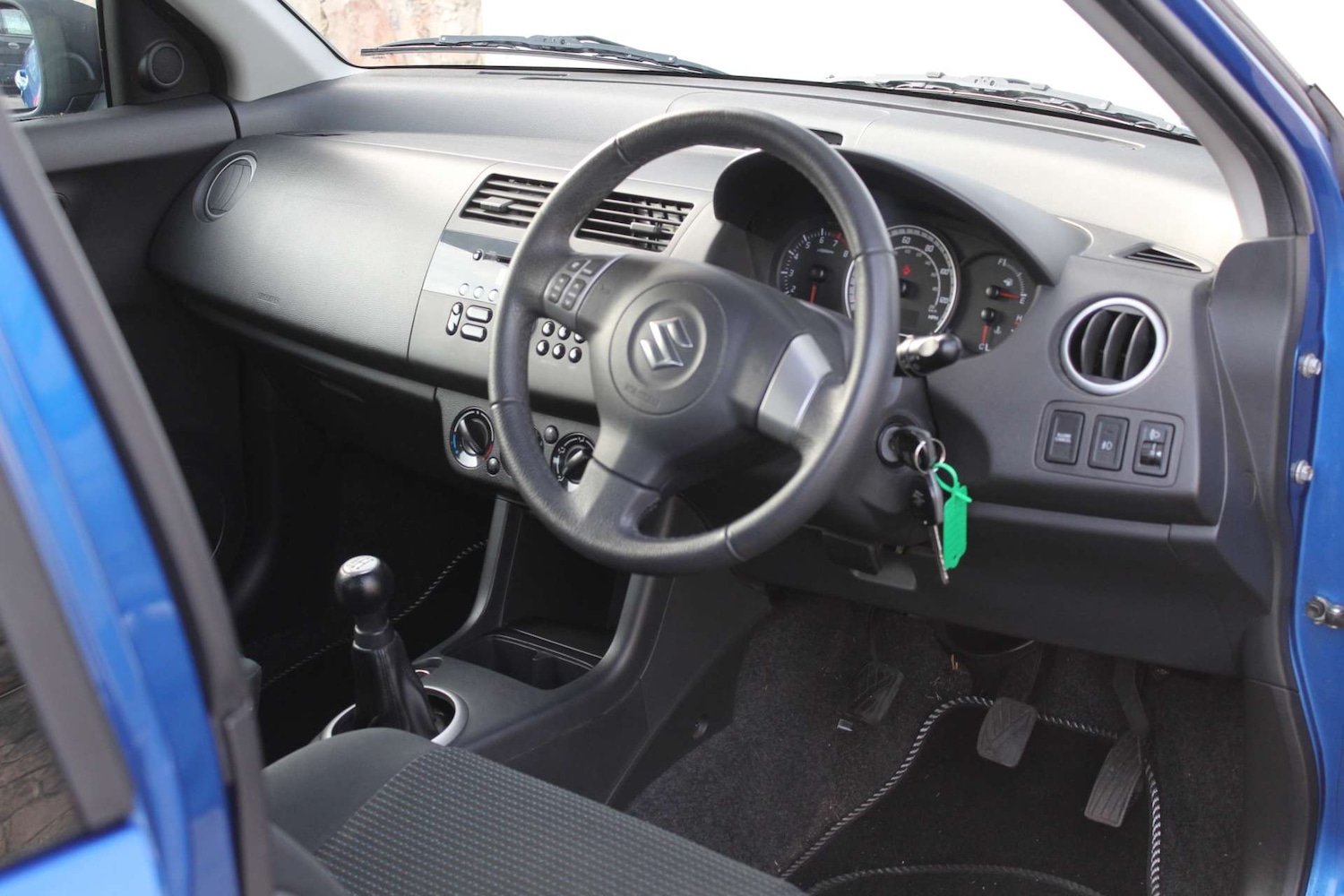 Used Suzuki Swift 2010 for sale - 76709143: Photo 17