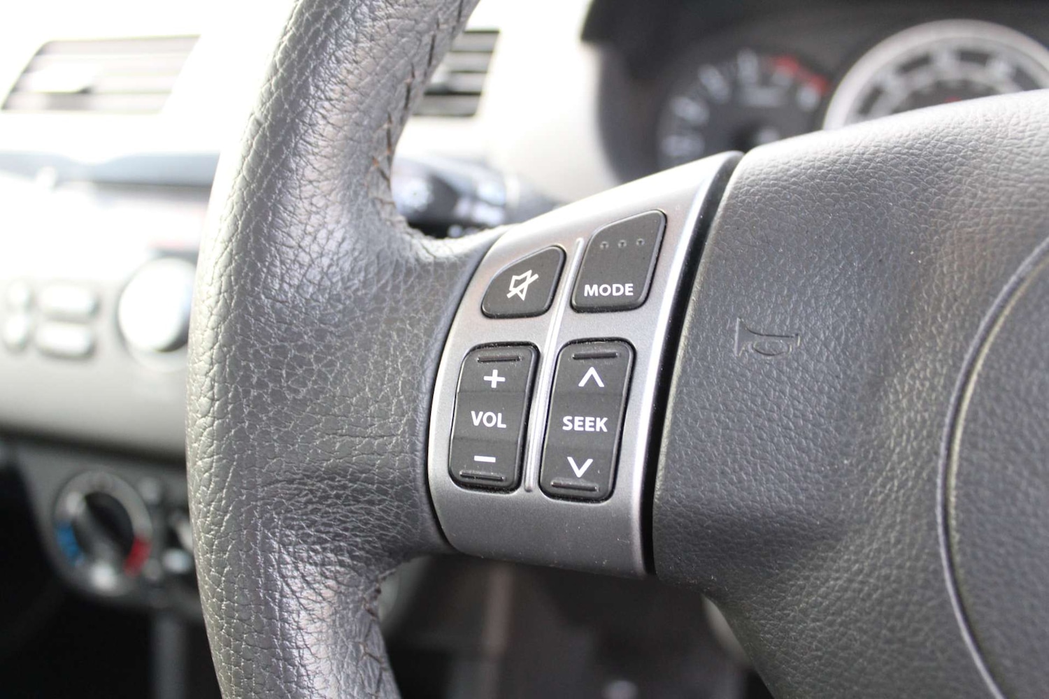 Used Suzuki Swift 2010 for sale - 76709143: Photo 22