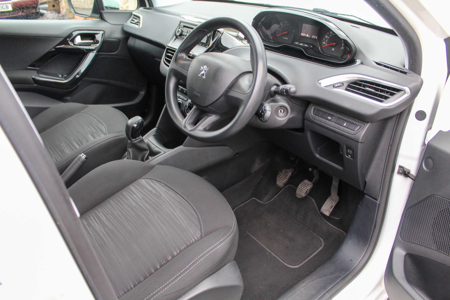 Used Peugeot 208 2013 for sale - 76382754: Photo 15