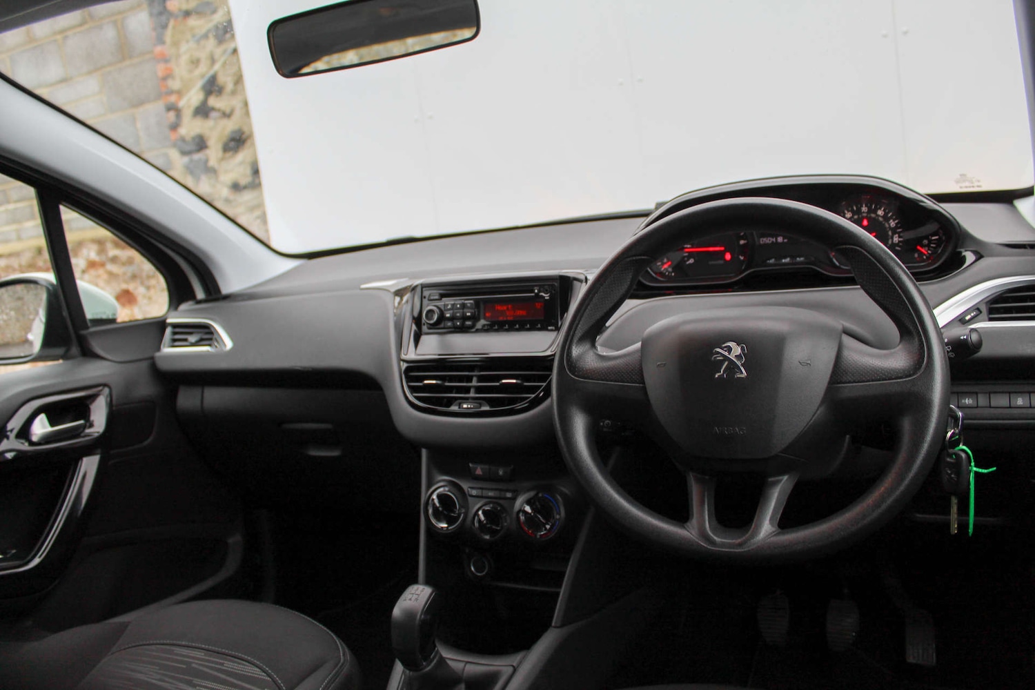 Used Peugeot 208 2013 for sale - 76382754: Photo 17