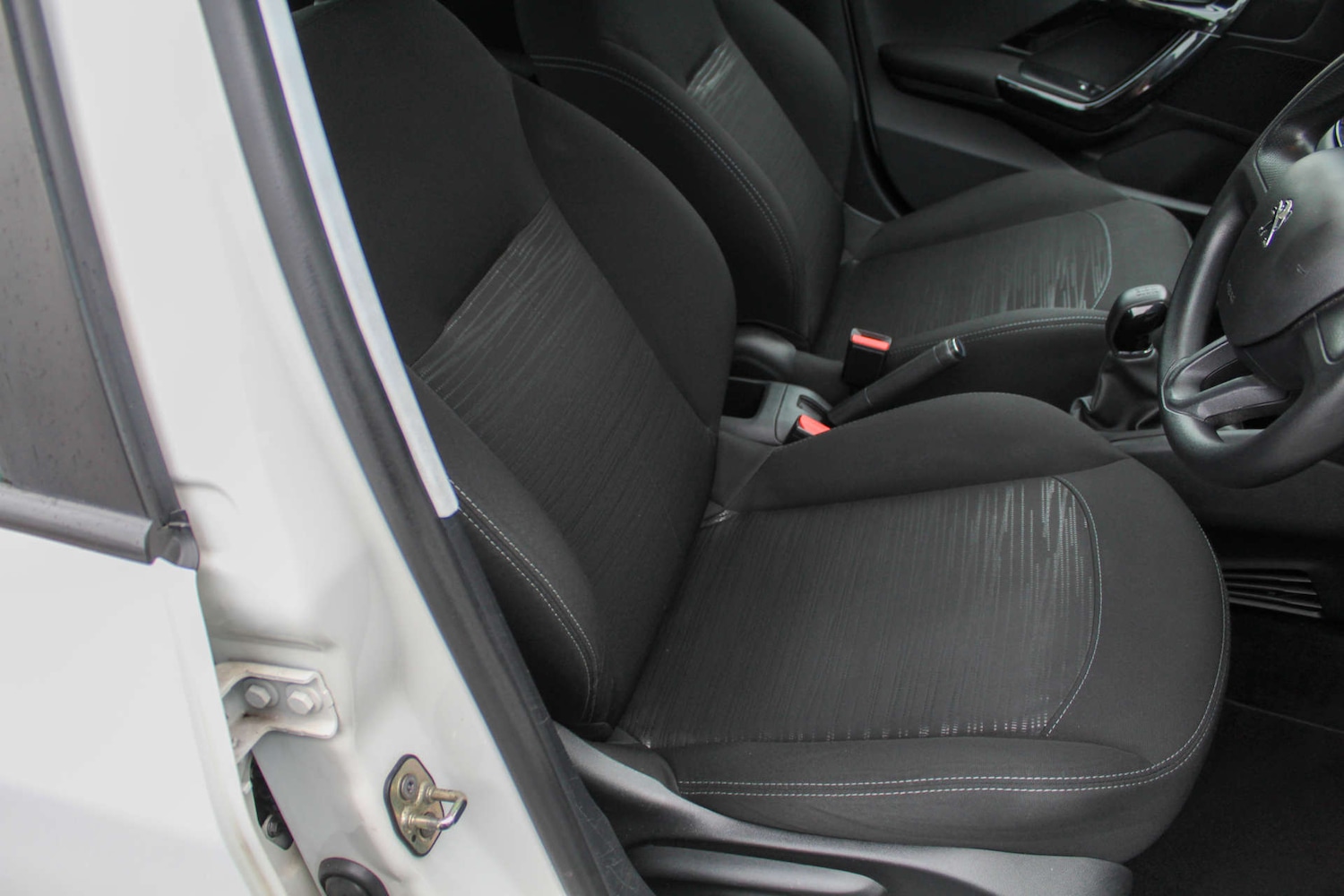 Used Peugeot 208 2013 for sale - 76382754: Photo 22