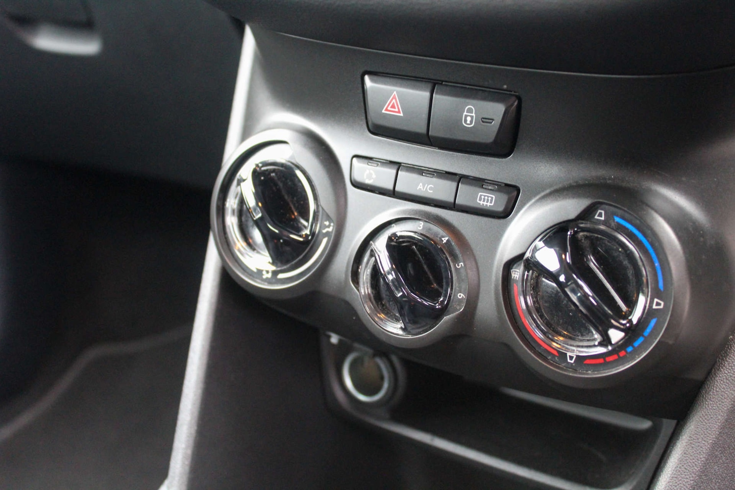 Used Peugeot 208 2013 for sale - 76382754: Photo 24