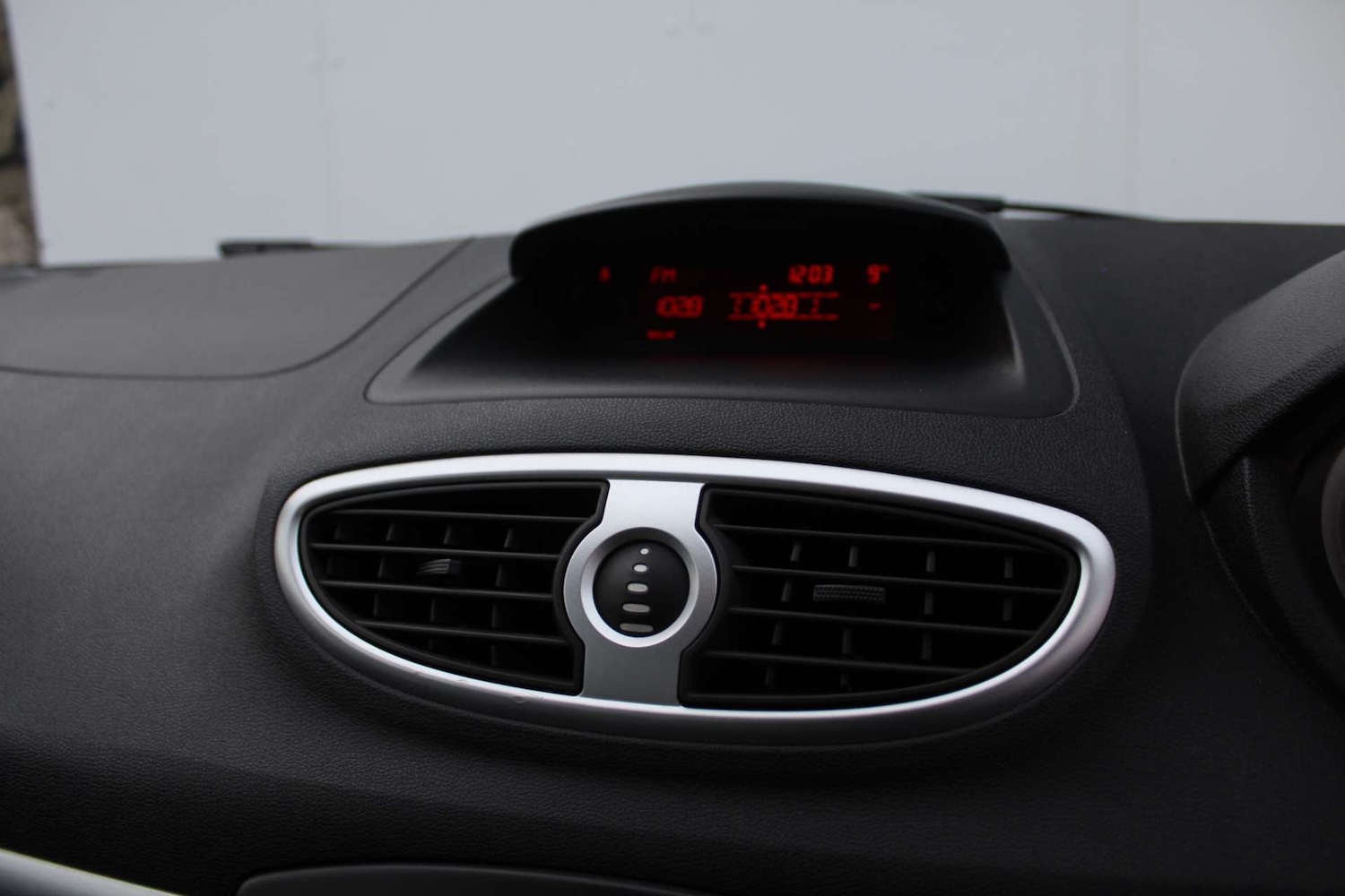 Used Renault Clio 2010 for sale - 77285502: Photo 15