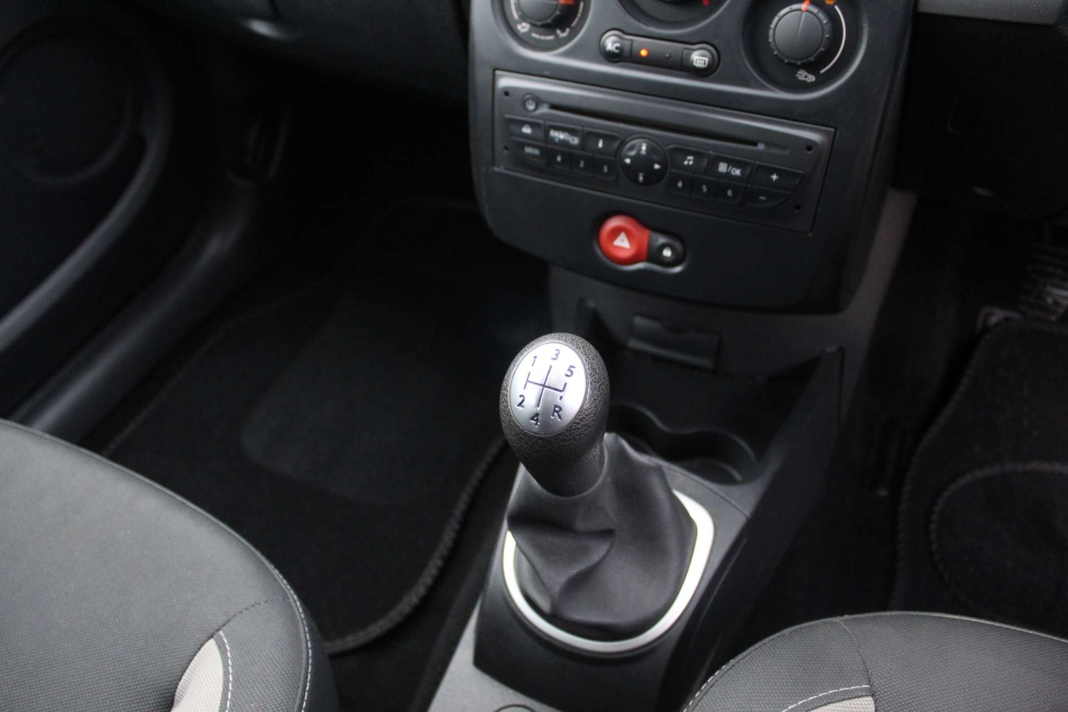 Used Renault Clio 2010 for sale - 77285502: Photo 16