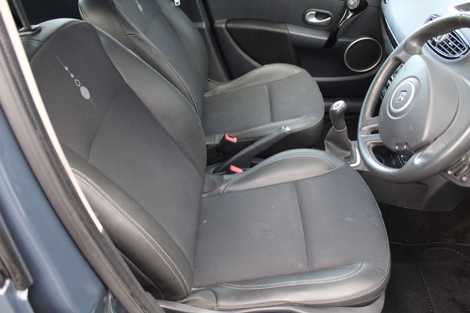 Used Renault Clio 2012 for sale - 77571341: Photo 16