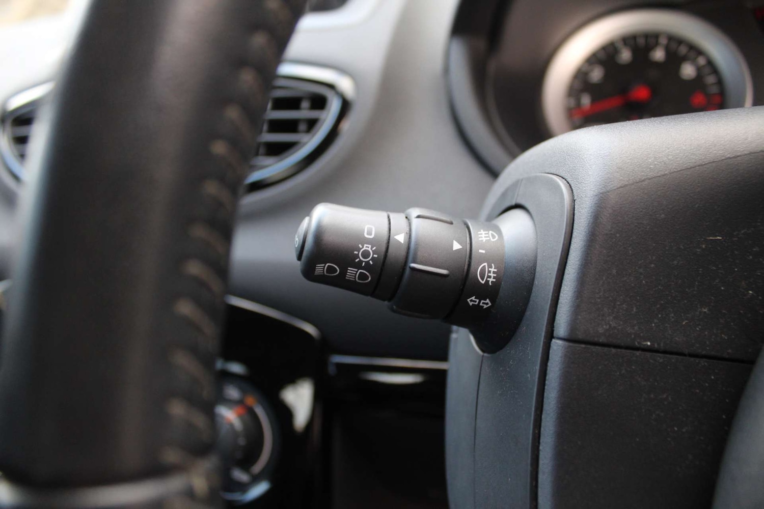 Used Renault Clio 2012 for sale - 77571341: Photo 20