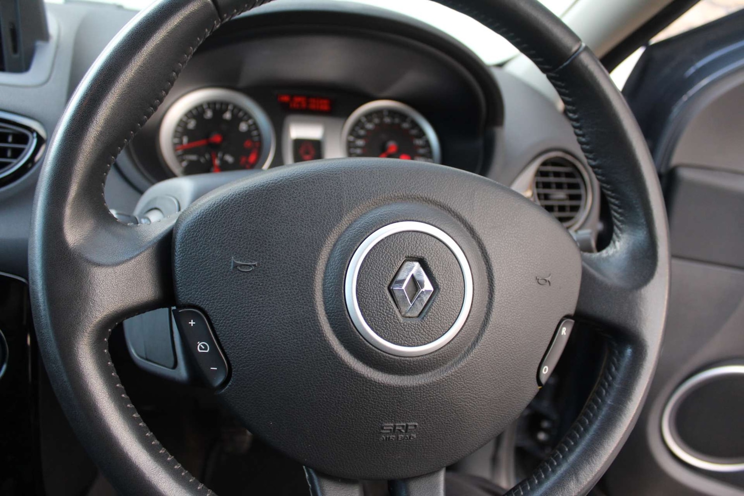 Used Renault Clio 2012 for sale - 77571341: Photo 21