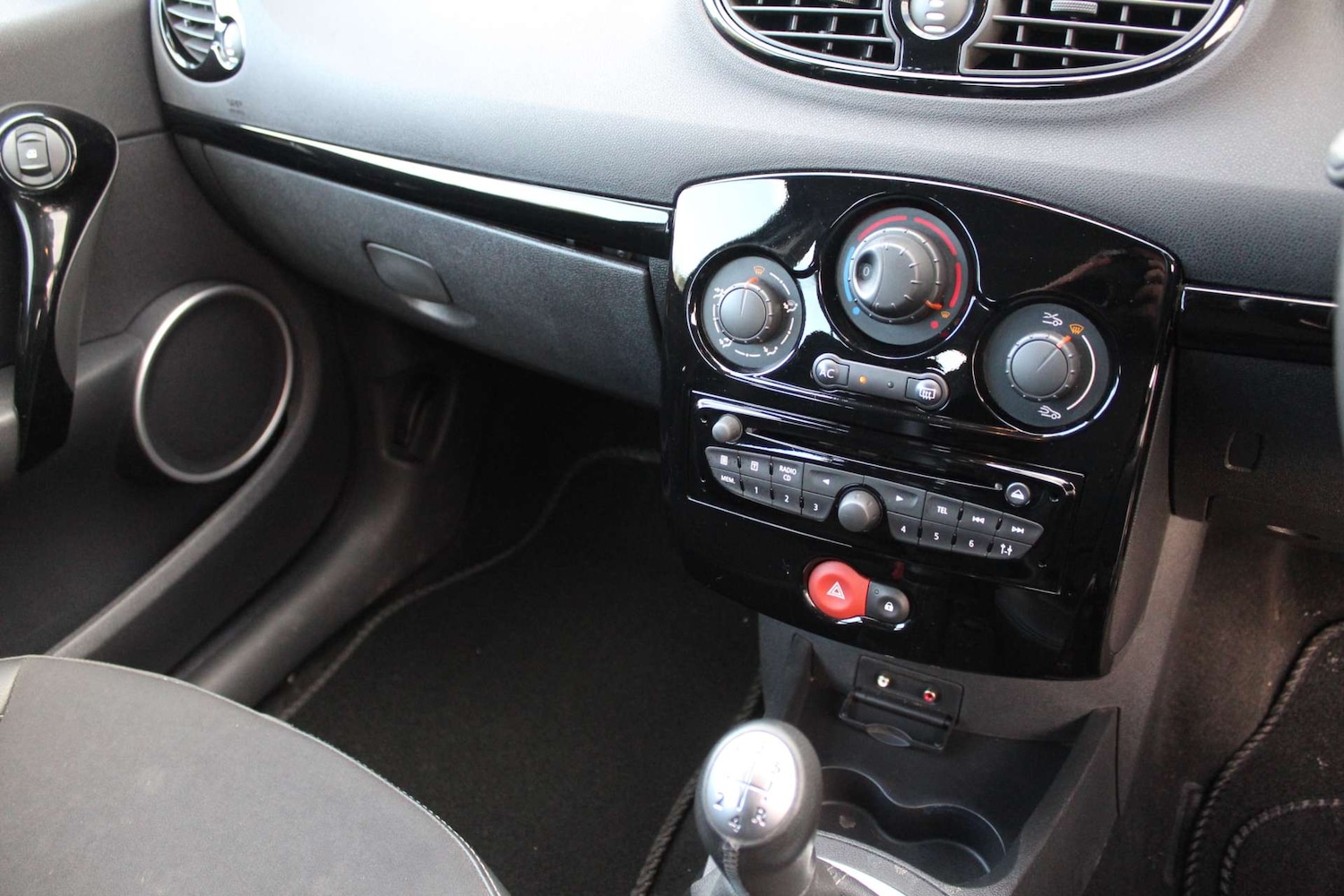 Used Renault Clio 2012 for sale - 77571341: Photo 23