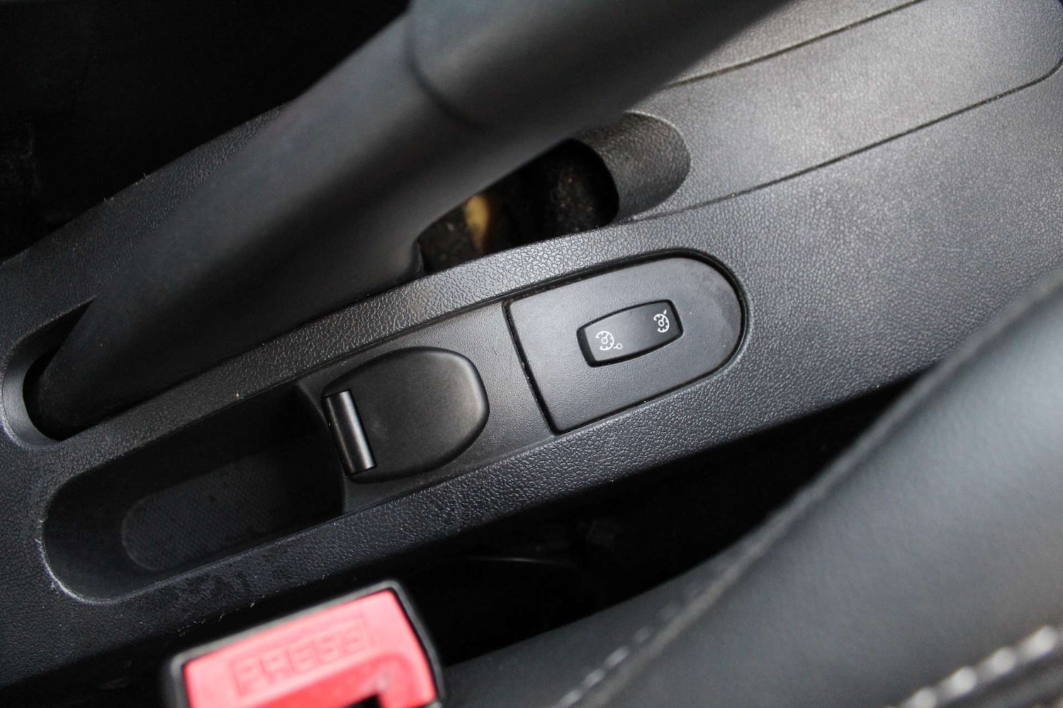 Used Renault Clio 2012 for sale - 77571341: Photo 24