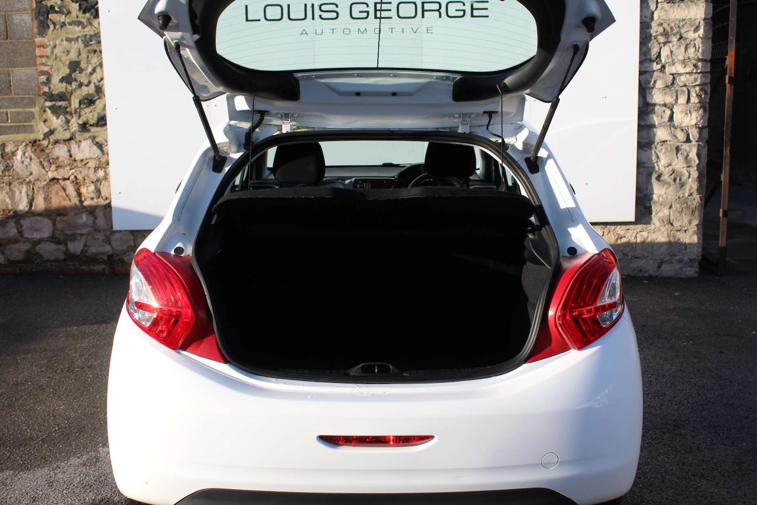 Used Peugeot 208 2012 for sale - 77437721: Photo 15