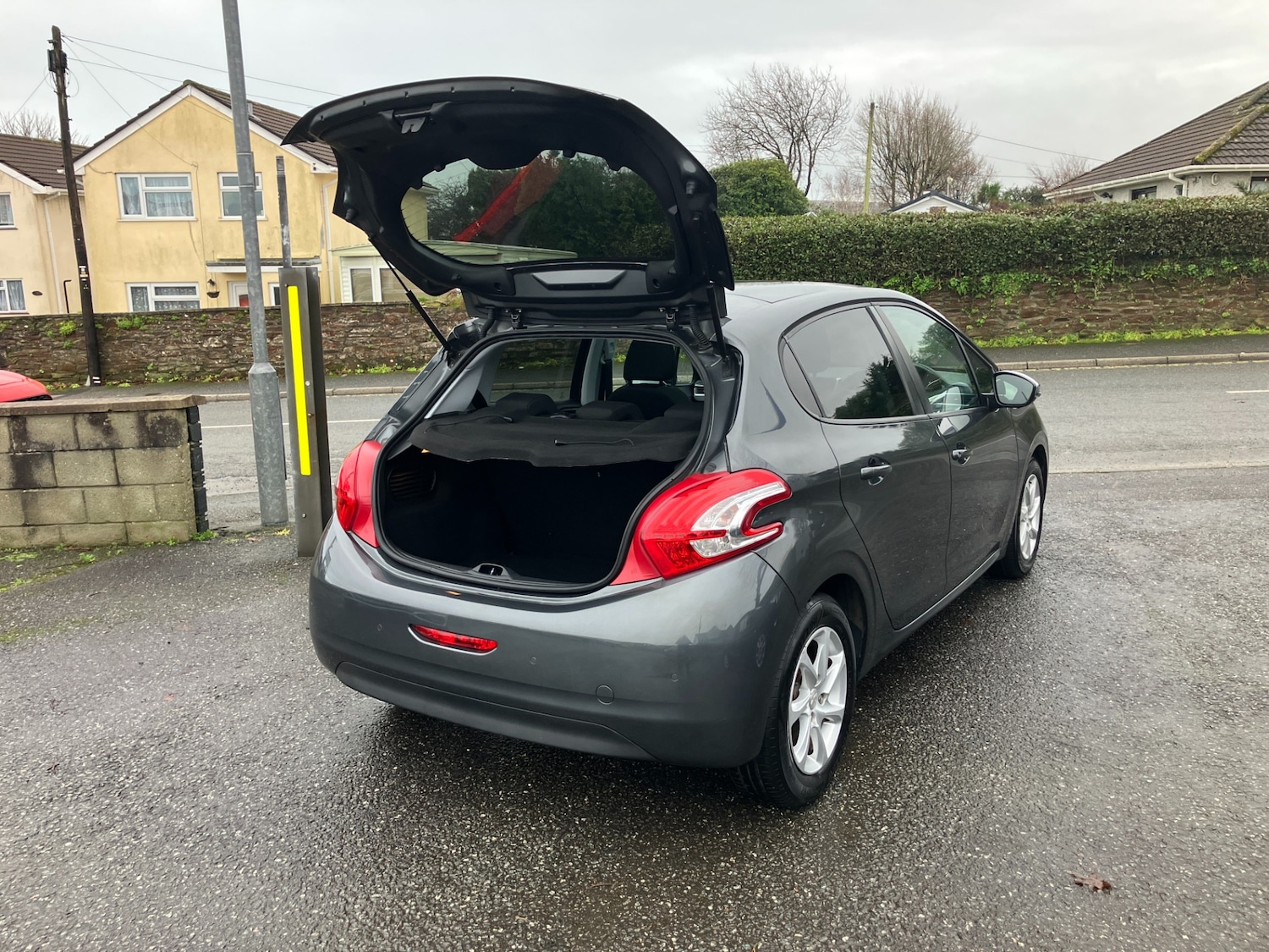 Used Peugeot 208 2014 for sale - 77179860: Photo 3