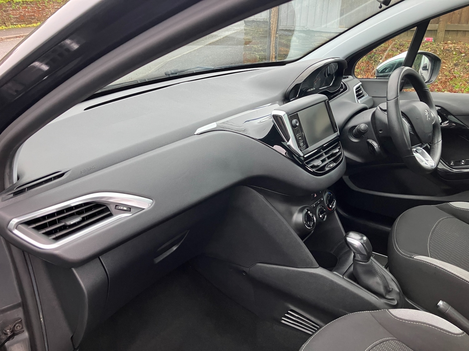 Used Peugeot 208 2014 for sale - 77179860: Photo 8