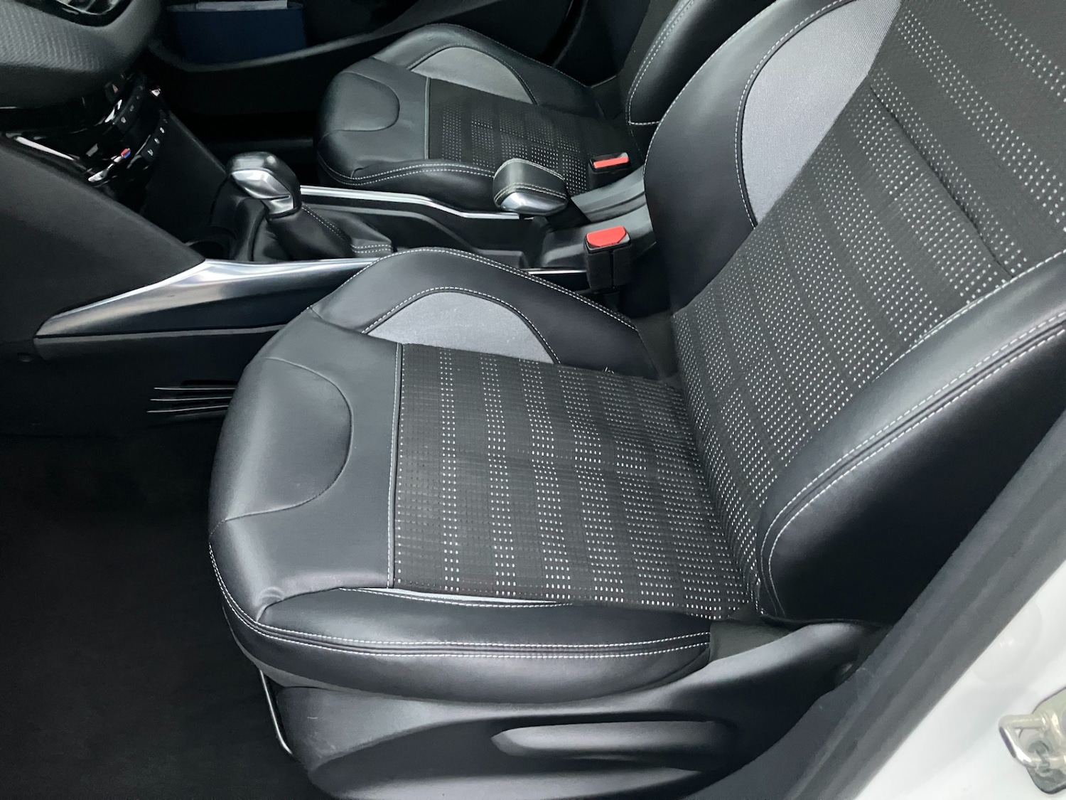 Used Peugeot 2008 2014 for sale - 77207555: Photo 11