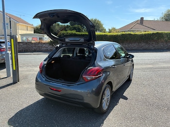 Used Peugeot 208 2015 for sale - 79491666: Photo