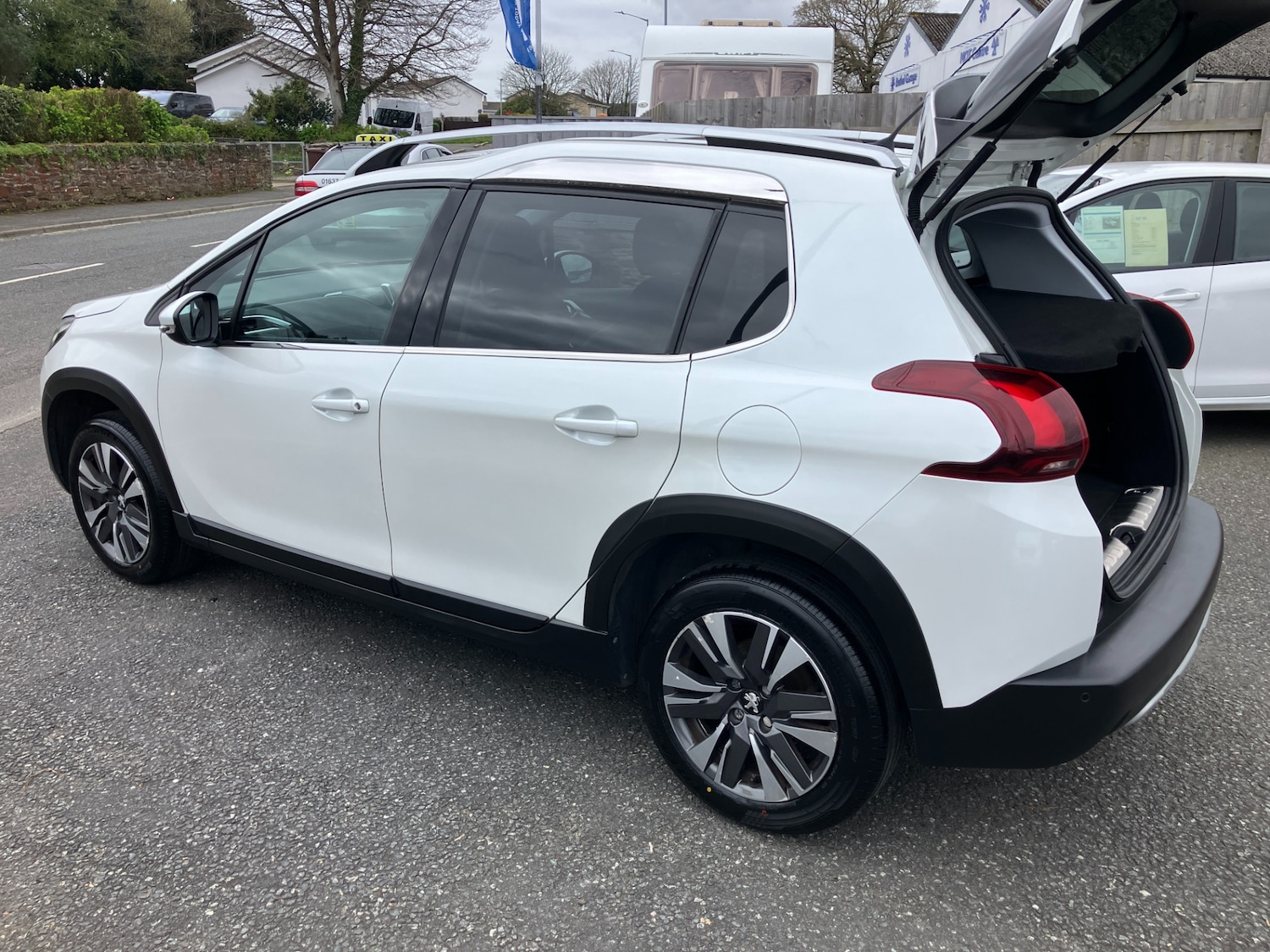 Used Peugeot 2008 2016 for sale - 78105010: Photo 5