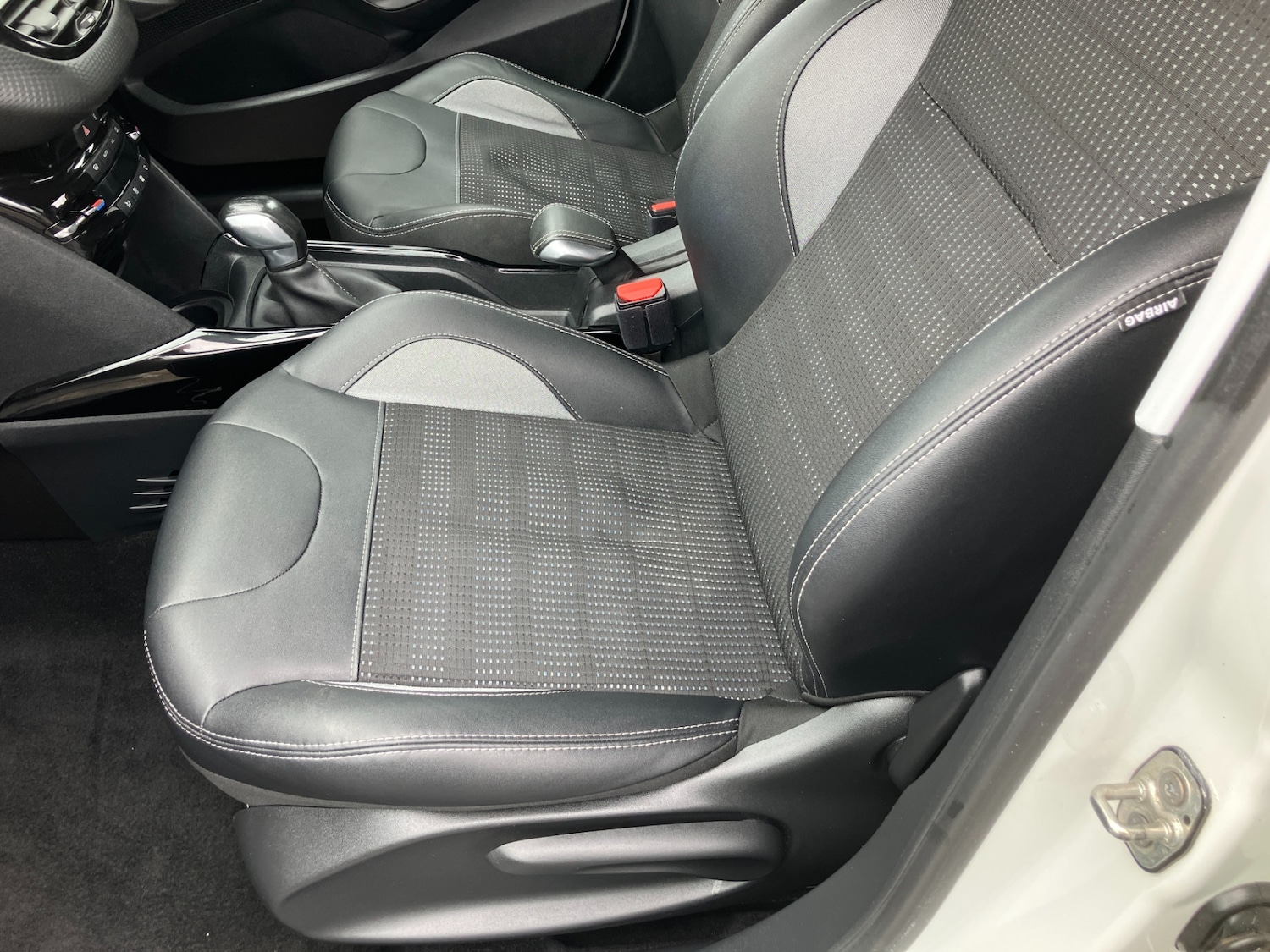 Used Peugeot 2008 2016 for sale - 78105010: Photo 9