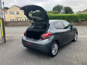 Used Peugeot 208 2017 for sale - 78951113: Photo
