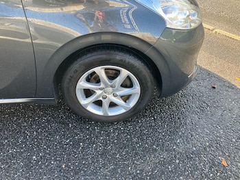 Used Peugeot 208 2014 for sale - 75723300: Photo