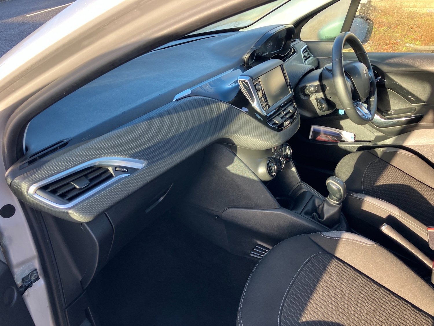 Used Peugeot 208 2015 for sale - 76626632: Photo 6