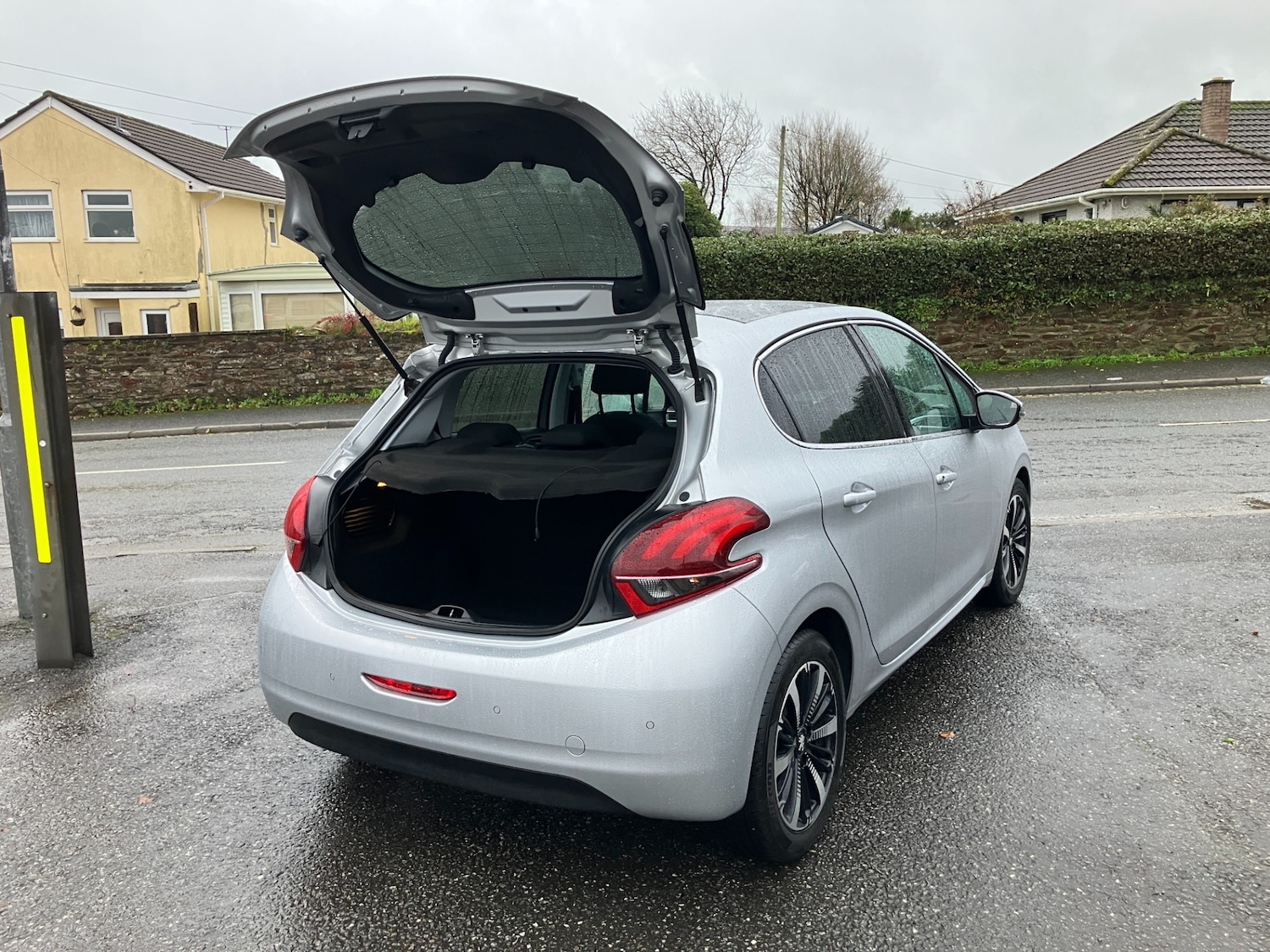 Used Peugeot 208 2018 for sale - 76762377: Photo 3