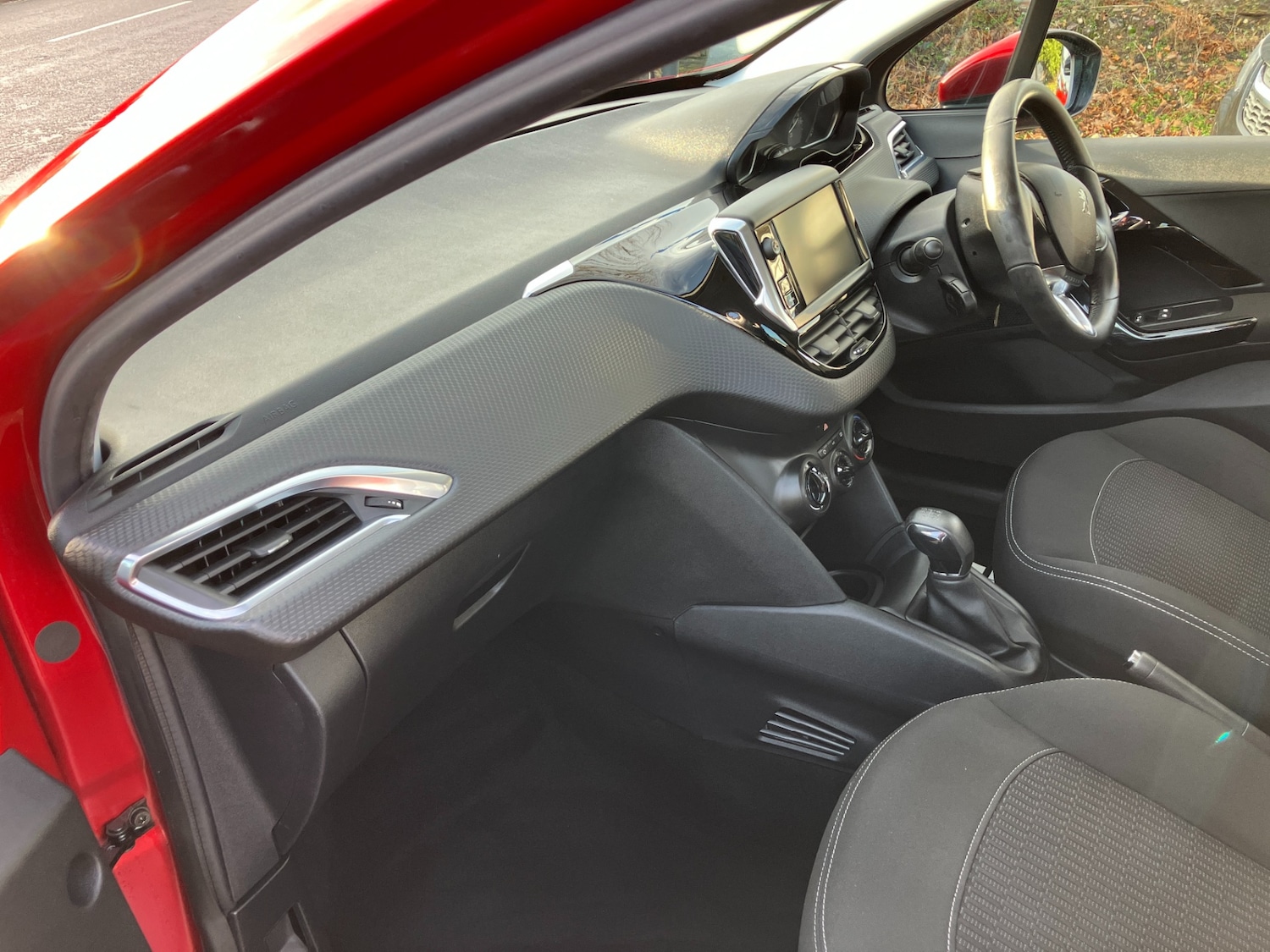 Used Peugeot 208 2017 for sale - 76741462: Photo 8