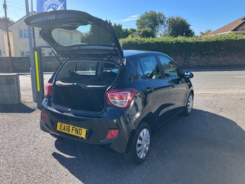 Used Hyundai i10 2016 for sale - 76104040: Photo