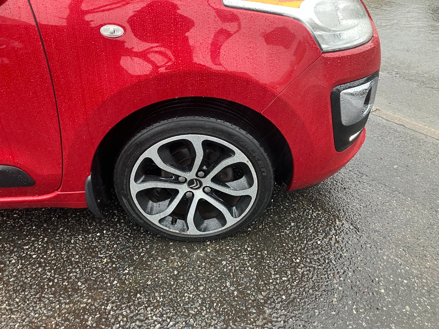 Used Citroen C3 Picasso 2017 for sale - 76461877: Photo 2