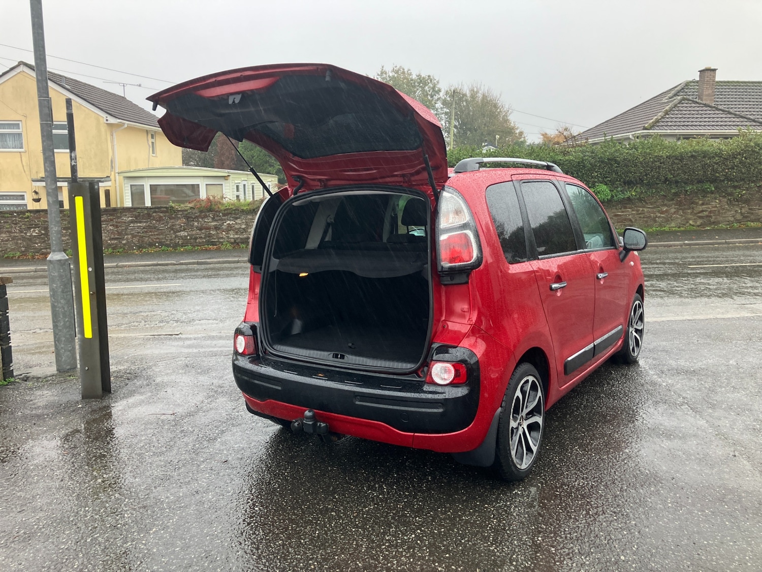 Used Citroen C3 Picasso 2017 for sale - 76461877: Photo 3