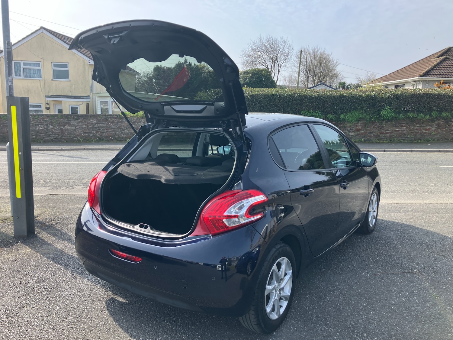 Used Peugeot 208 2014 for sale - 77984549: Photo 3