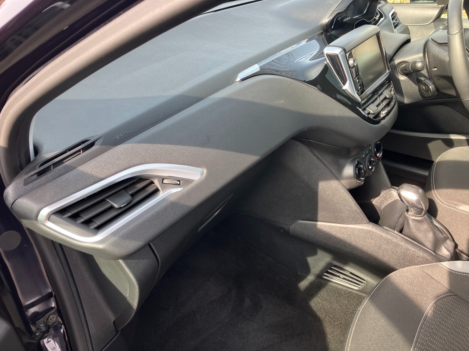 Used Peugeot 208 2014 for sale - 77984549: Photo 9