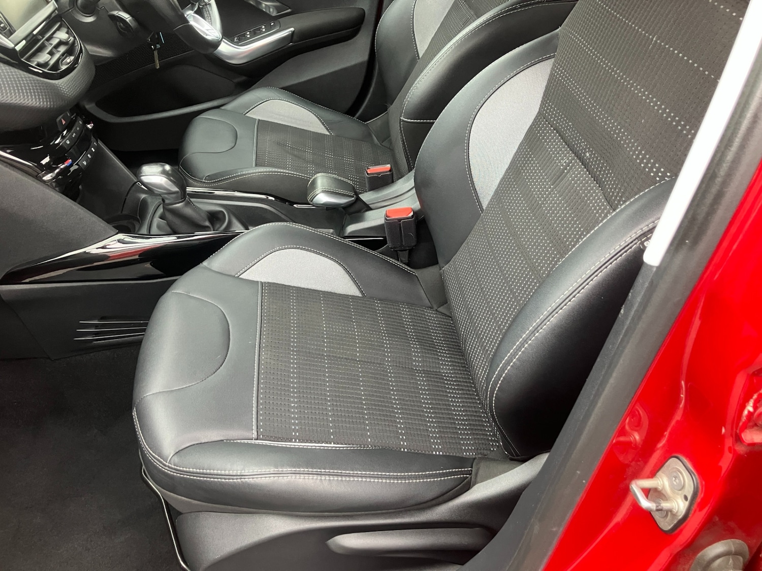 Used Peugeot 2008 2017 for sale - 76252609: Photo 8