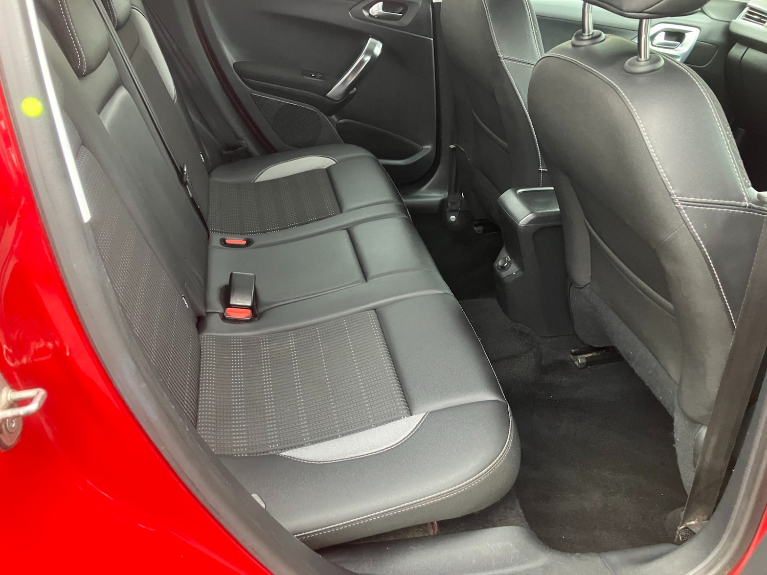 Used Peugeot 2008 2017 for sale - 76252609: Photo 9