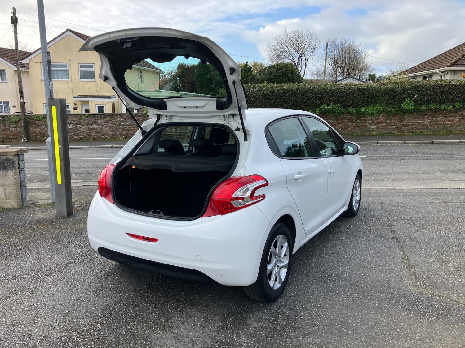 Used Peugeot 208 2014 for sale - 78027226: Photo 3