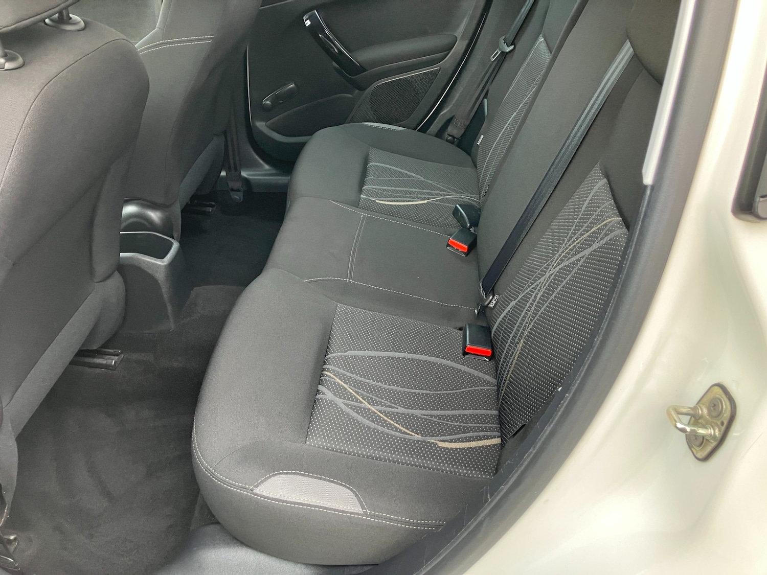 Used Peugeot 208 2014 for sale - 78027226: Photo 6