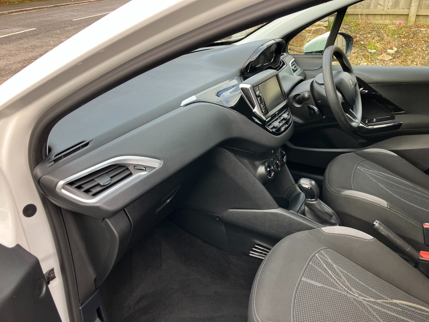 Used Peugeot 208 2014 for sale - 78027226: Photo 8