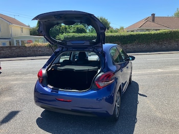 Used Peugeot 208 2016 for sale - 75203458: Photo