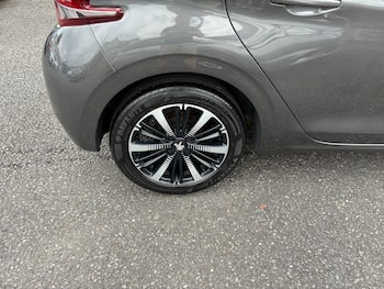 Used Peugeot 208 2018 for sale - 79663961: Photo