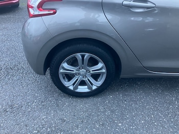 Used Peugeot 208 2014 for sale - 76461264: Photo