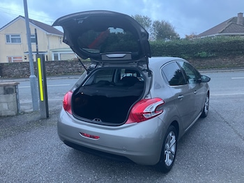 Used Peugeot 208 2014 for sale - 76461264: Photo