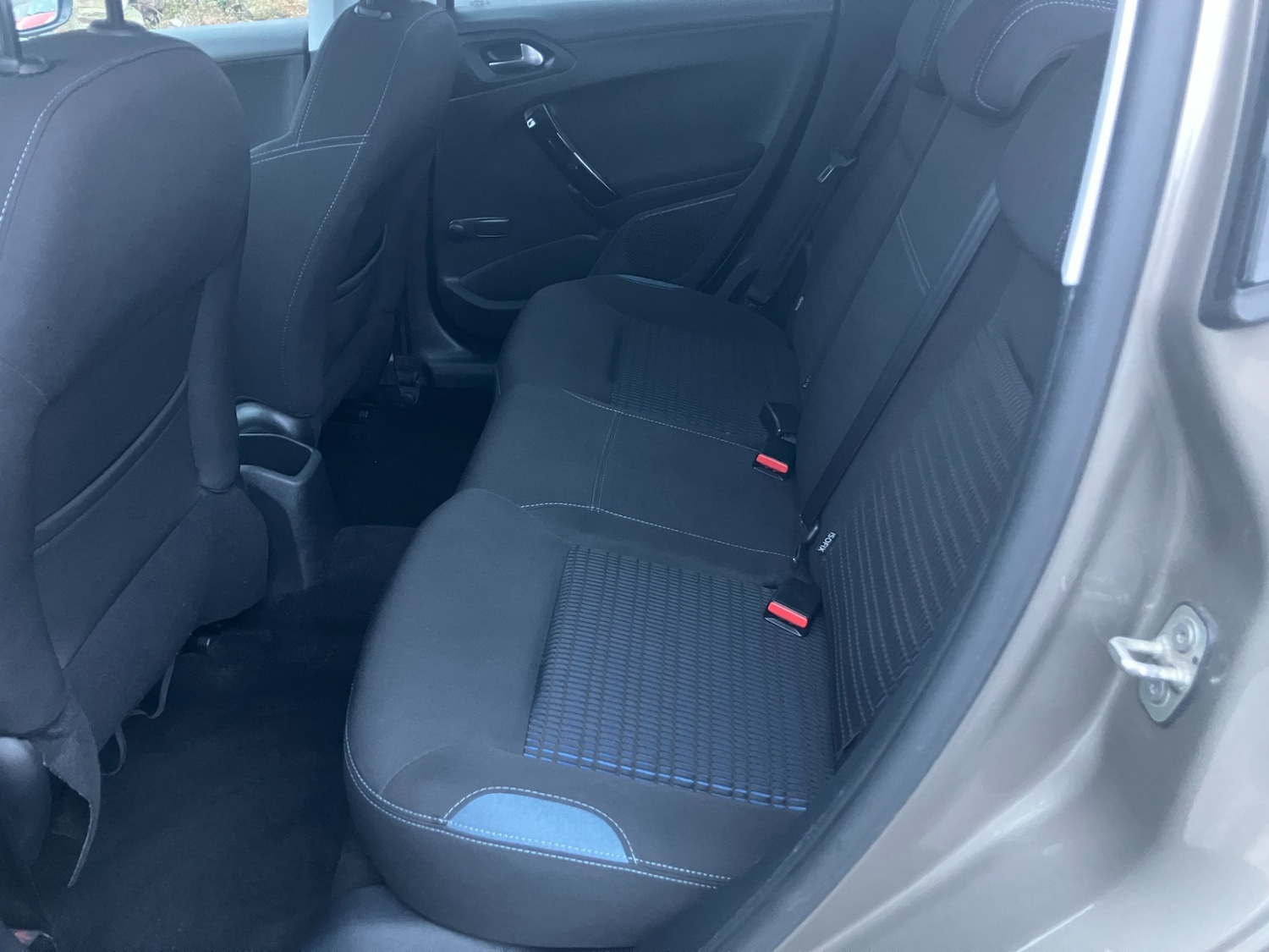 Used Peugeot 208 2014 for sale - 76461264: Photo 6