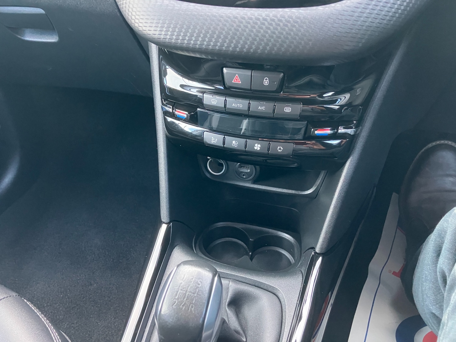 Used Peugeot 2008 2015 for sale - 77569018: Photo 12