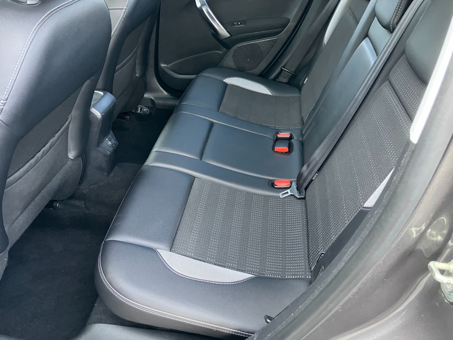 Used Peugeot 2008 2015 for sale - 77569018: Photo 6