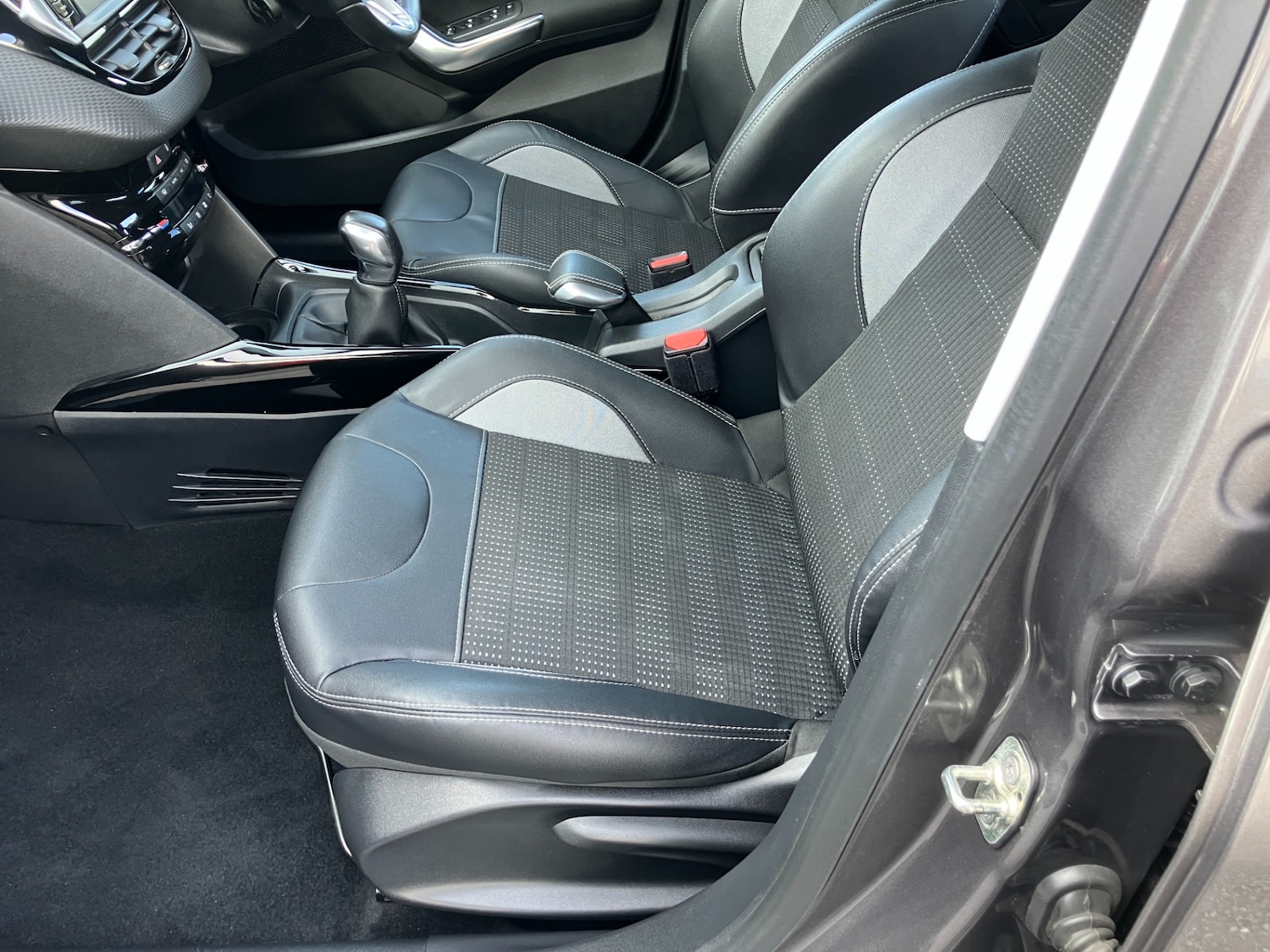 Used Peugeot 2008 2015 for sale - 77569018: Photo 8