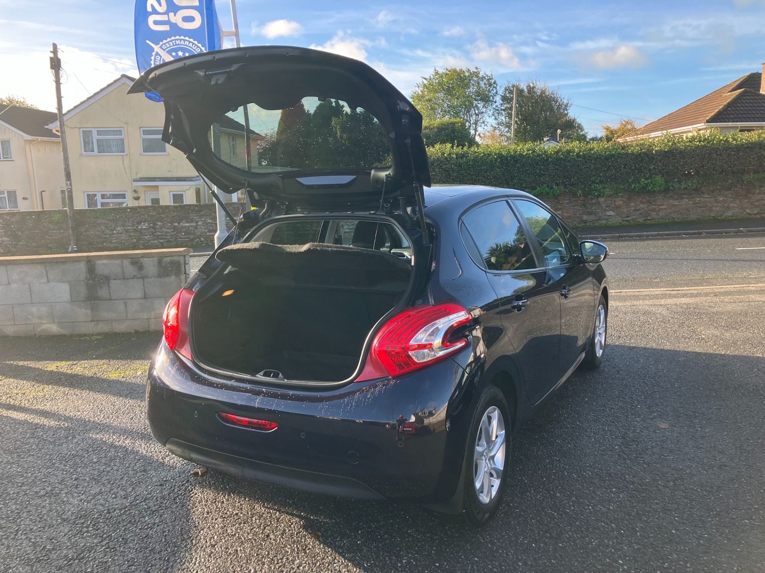 Used Peugeot 208 2014 for sale - 76382776: Photo 3