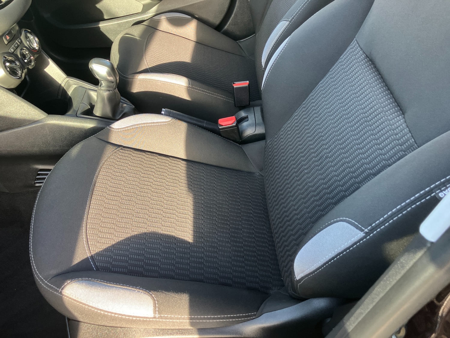 Used Peugeot 208 2014 for sale - 76382776: Photo 8