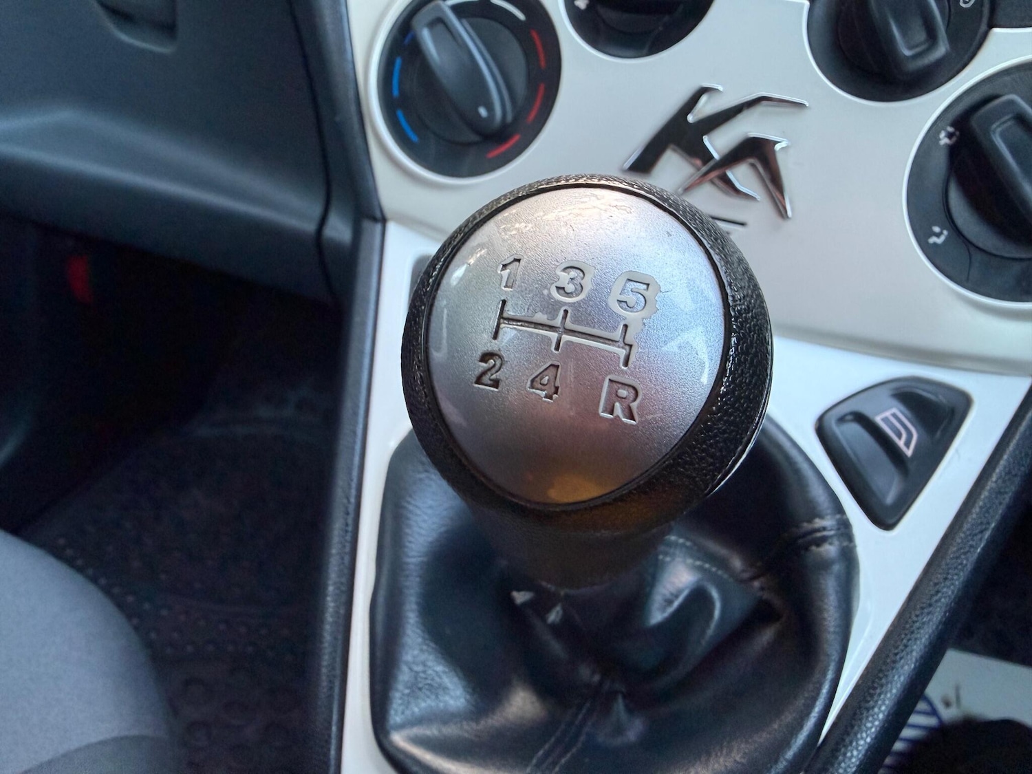 Used Ford Ka for sale - 76996565: Photo 38