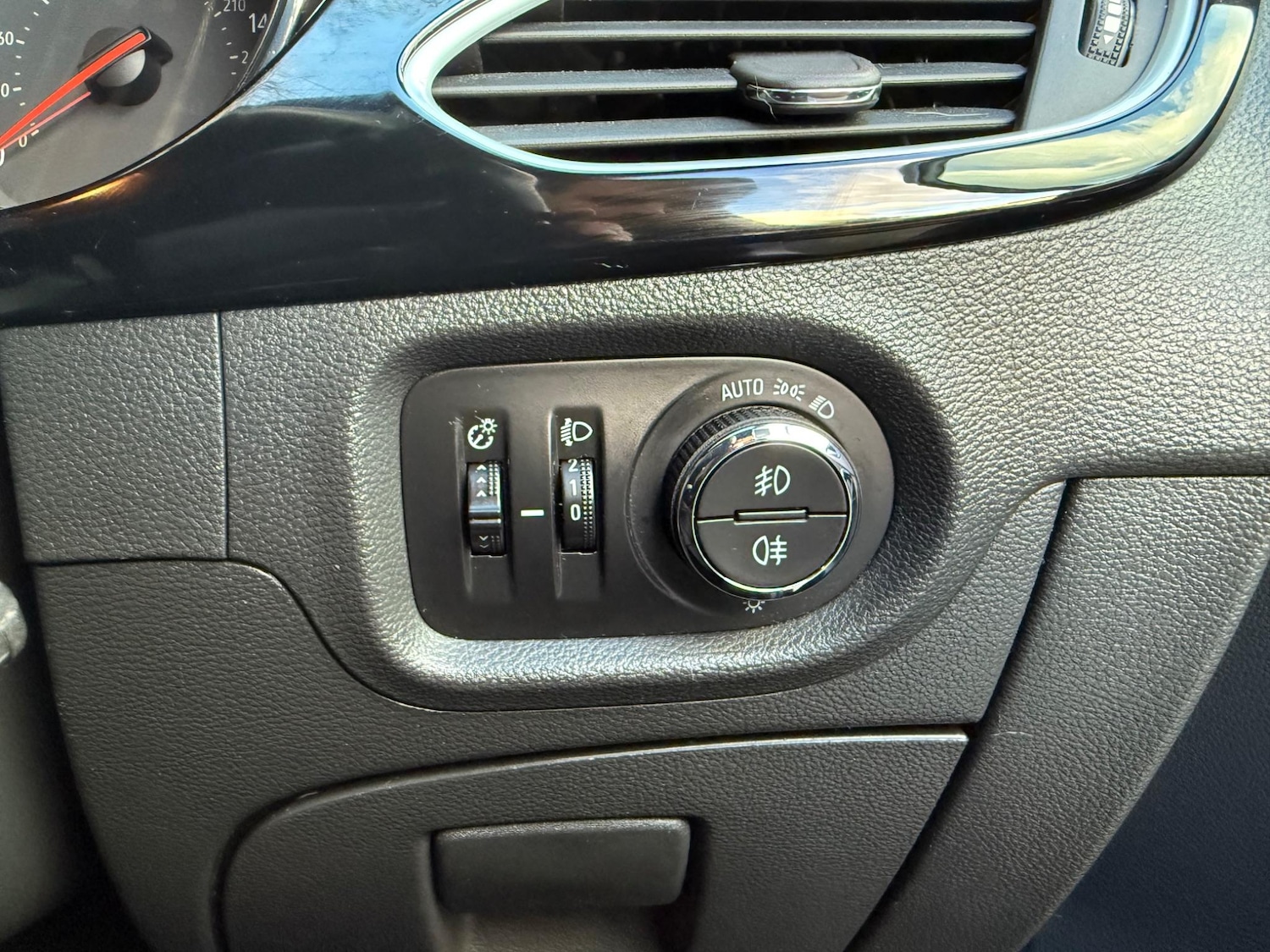 Used Vauxhall Astra for sale - 76993835: Photo 27